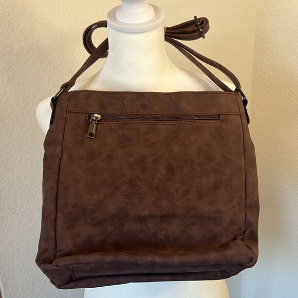 Celela Vegan Leather Cross Body Bag with Adjustable Strap ~ Classic Design - Picture 4 of 10